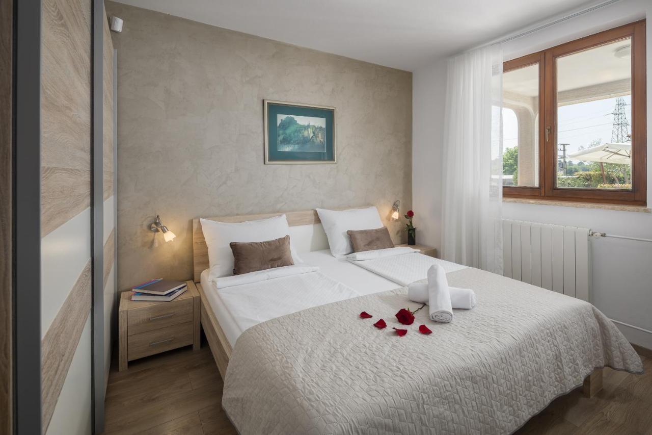 Villa Alena Porec Esterno foto