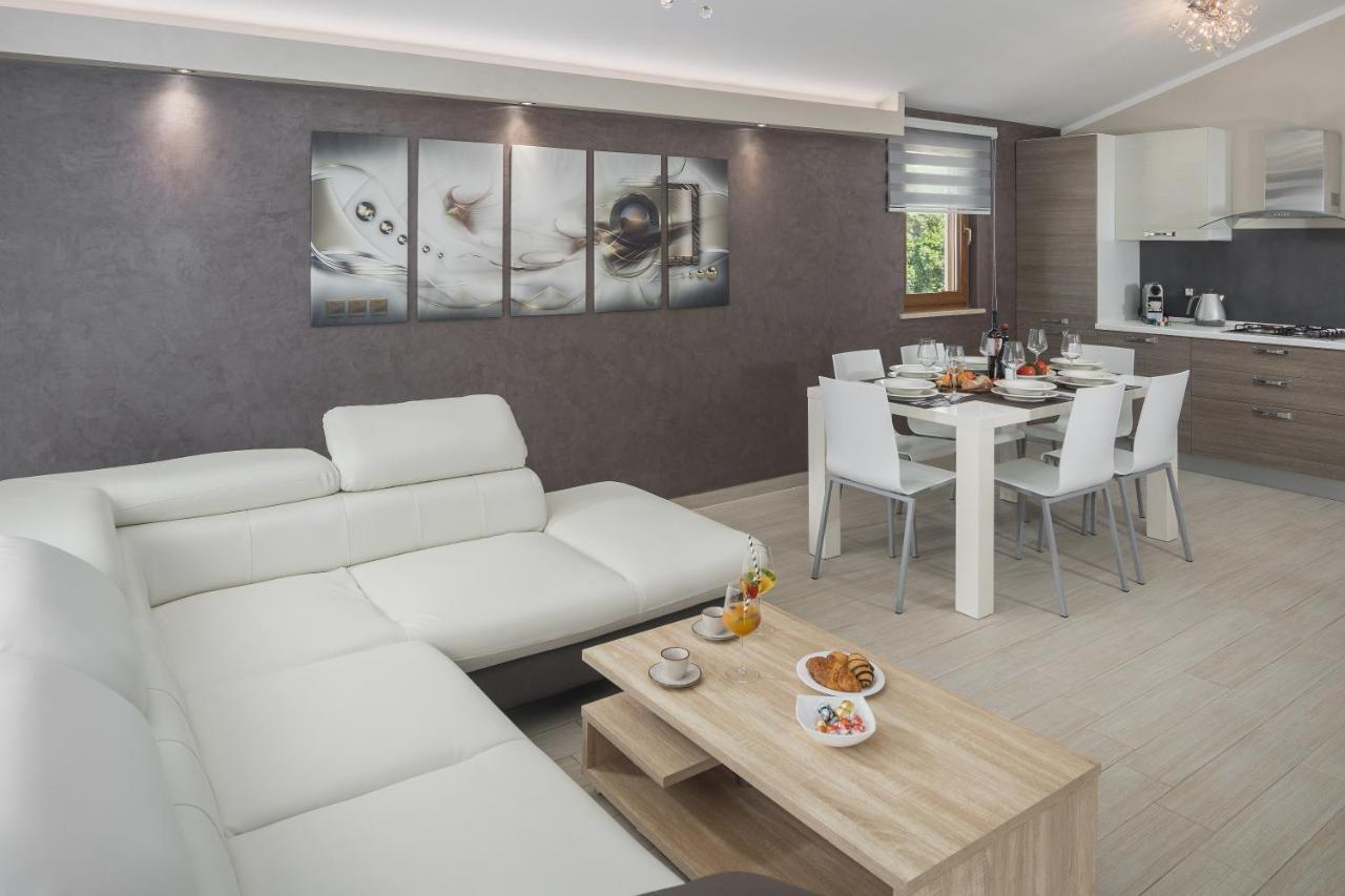 Villa Alena Porec Esterno foto