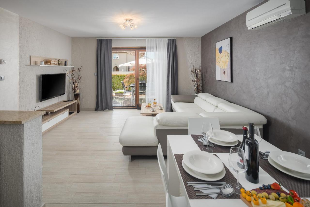 Villa Alena Porec Esterno foto